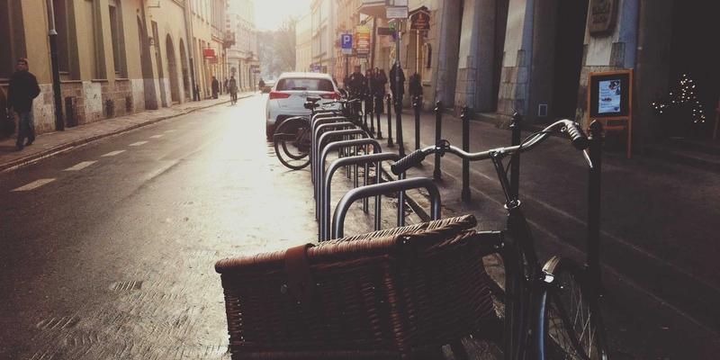 秦皇岛建筑玻璃：轨道交通车窗与隔音屏障的创新解决方案