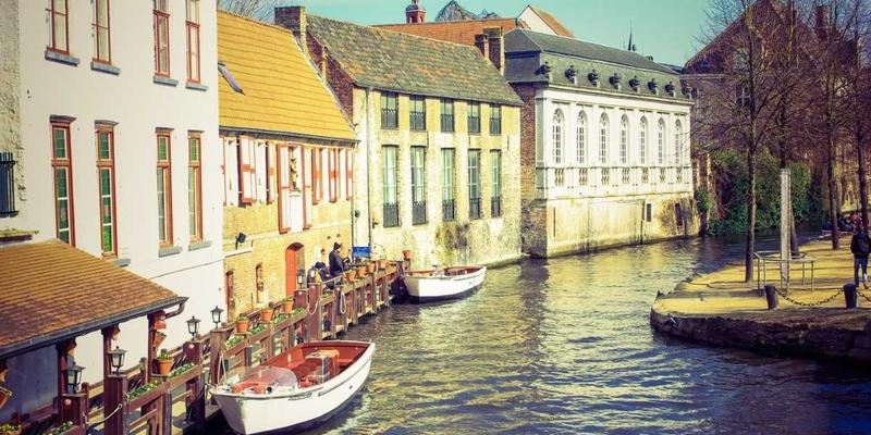 秦皇岛玻璃44：同辉建材引领玻璃制品行业新标杆