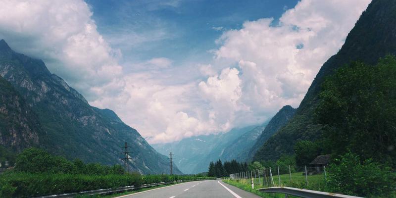 秦皇岛玻璃92：从传统玻璃制品到现代建筑材料的创新之路