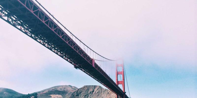 秦皇岛玻璃：中国建筑材料的璀璨明珠与产业创新之路