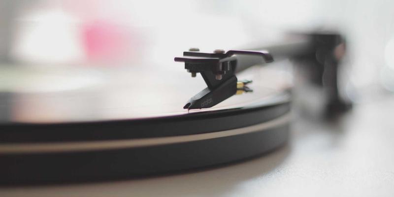 秦皇岛玻璃产业集聚效应深度解析：龙头企业如何引领建筑玻璃与建材供应协同发展