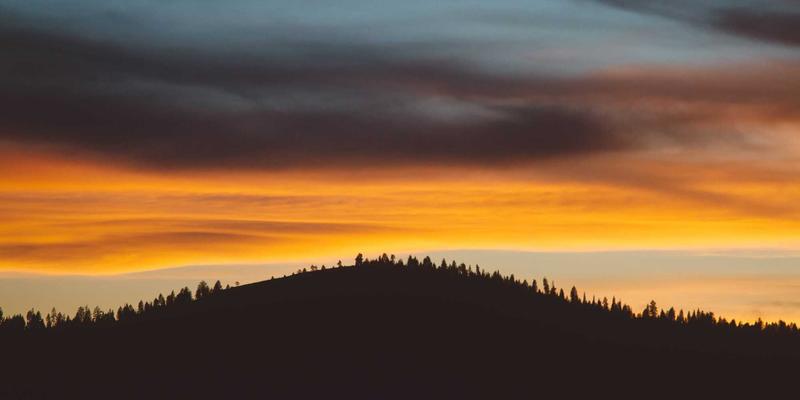 秦皇岛玻璃艺术品：从建筑材料到艺术收藏的华丽蜕变