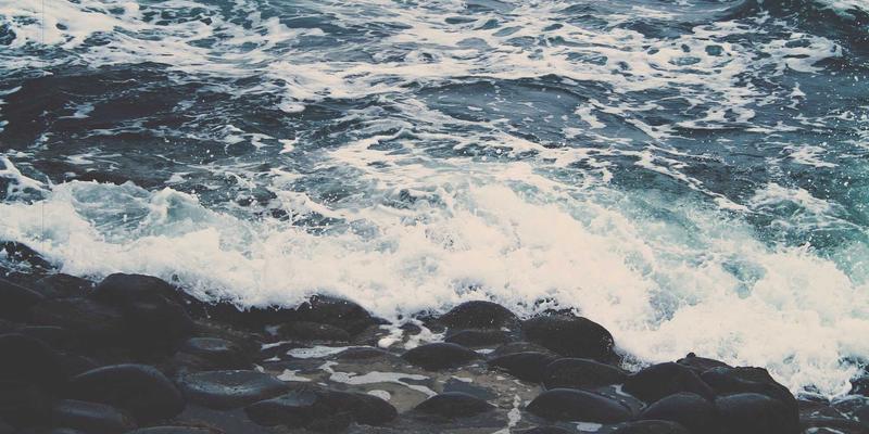 秦皇岛超白玻璃如何重塑博物馆展柜：中空玻璃与钢化工艺的光学艺术