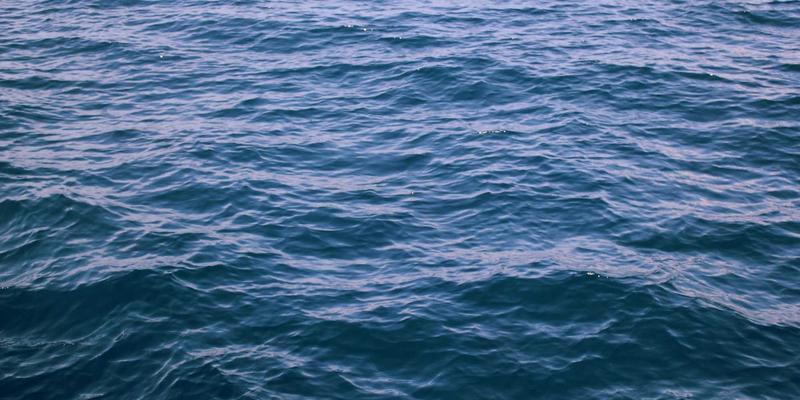 耀华玻璃：秦皇岛的建筑材料传奇与钢化玻璃技术创新之路